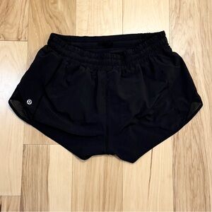 Lululemon Women’s Hotty Hot Low-Rise Lined Short 2.5"
